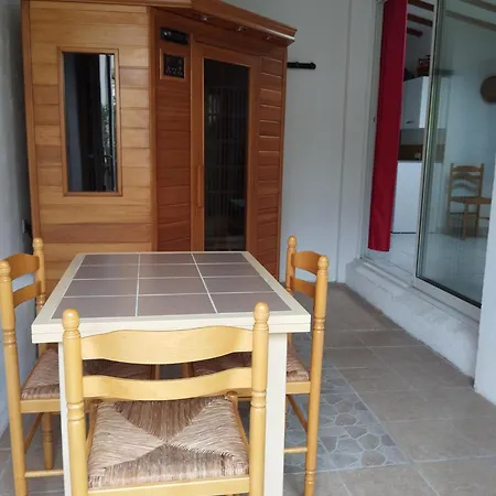 Bienvenue Au Pied Des Alpilles Appartement Saint-Étienne-du-Grès Buitenkant foto