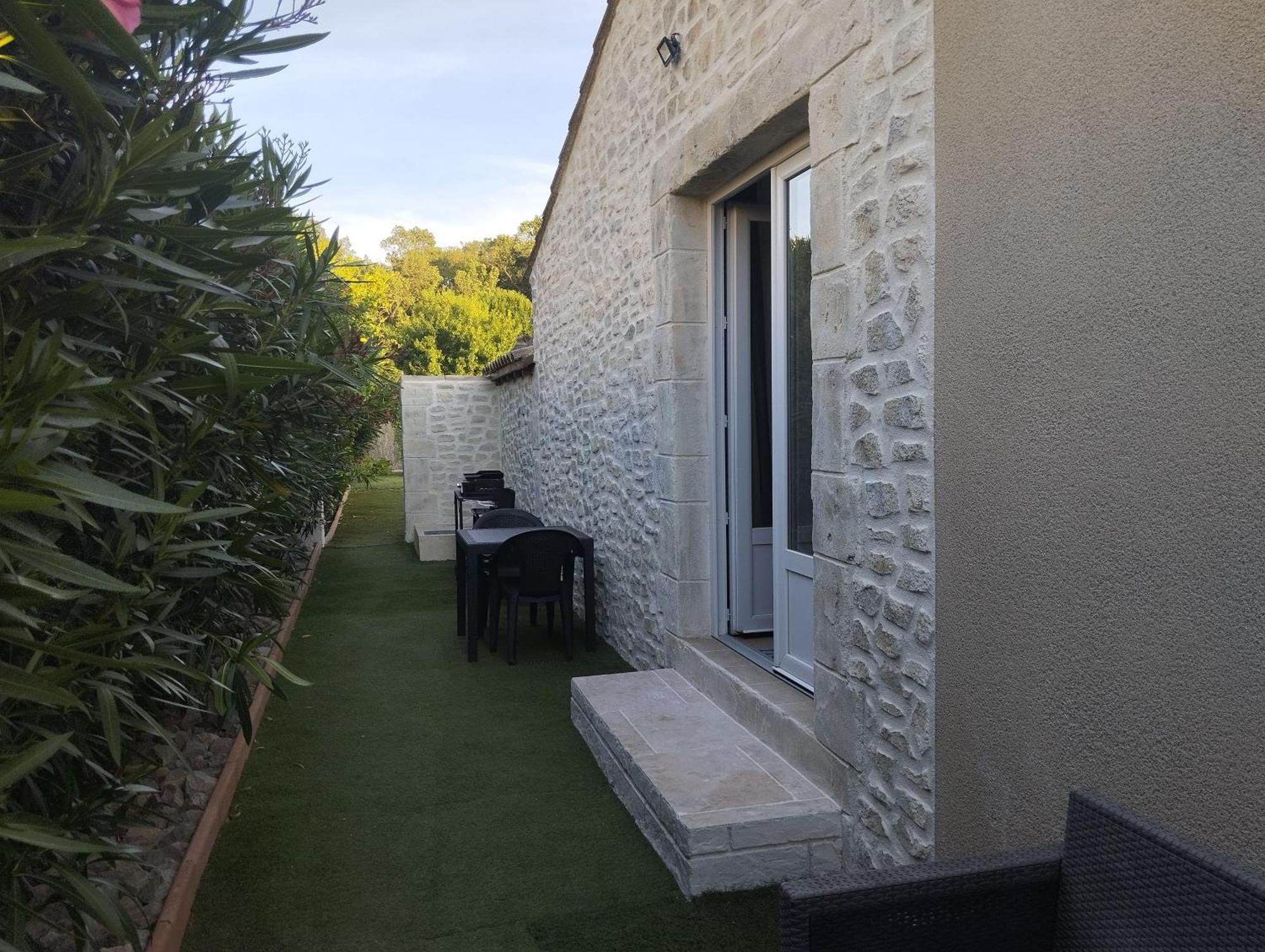 Bienvenue Au Pied Des Alpilles * Saint-Etienne-du-Gres